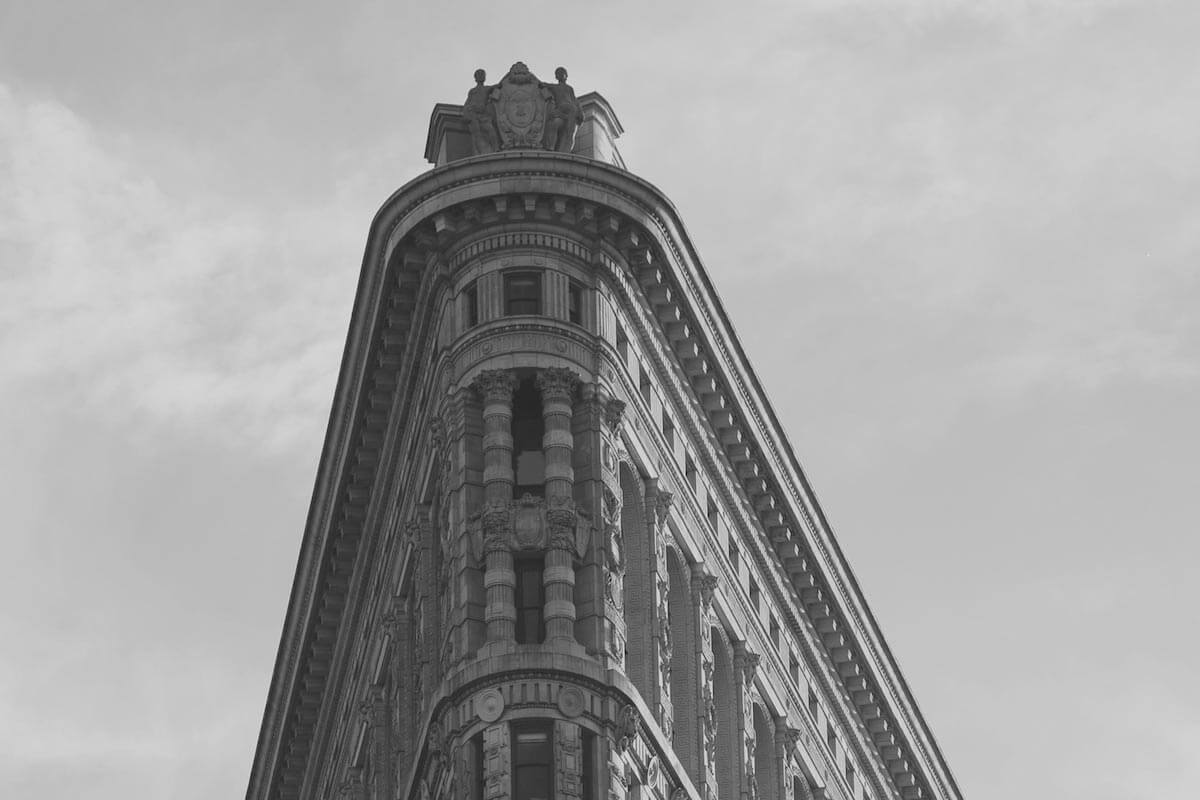 Featured image for “Сградата на Един Човек”